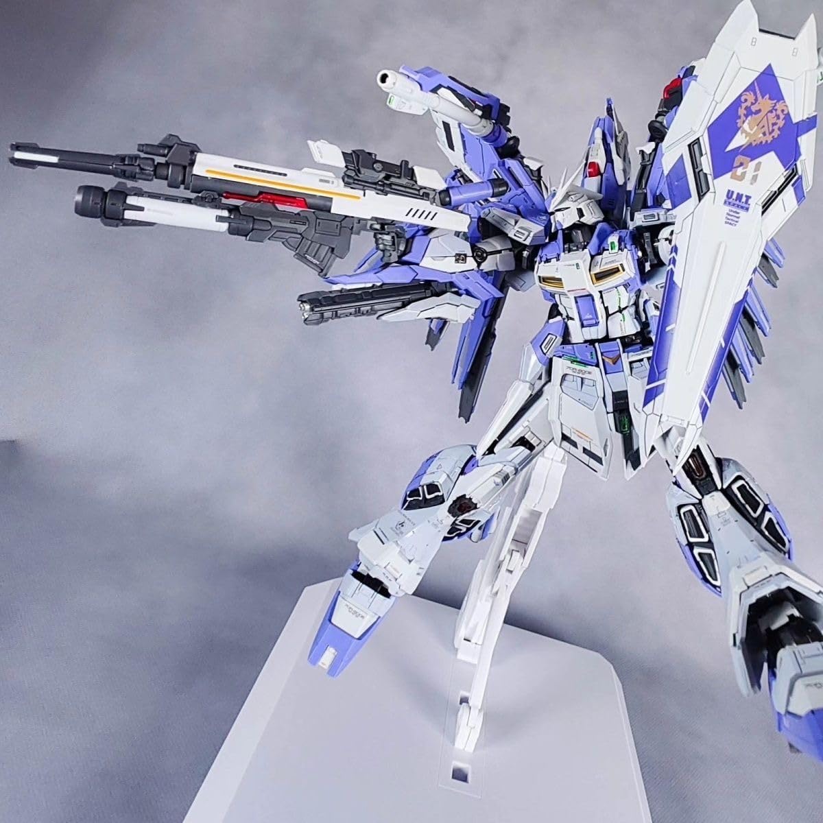 V-TIGER　1/100 MG Hi-νガンダム 塗装済ウェポン付き V-TIGER 1/100 MG Hi-νガンダム 塗装済ウェポン付き V-TIGER 1/100